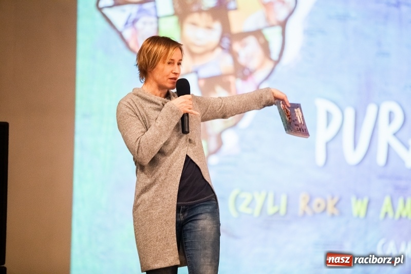 Zdjęcie w galerii na portalu naszraciborz.pl: Uczniowie raciborskich szkół wyruszyli w podróż po świecie. Rozpoczęła się XV edycja Festiwalu Podróżniczego Wiatraki wiadomości z regionu