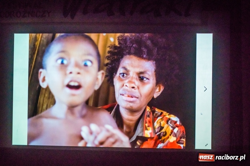 Zdjęcie w galerii na portalu naszraciborz.pl: Uczniowie raciborskich szkół wyruszyli w podróż po świecie. Rozpoczęła się XV edycja Festiwalu Podróżniczego Wiatraki wiadomości z regionu