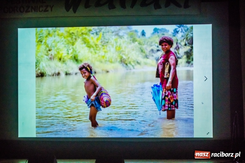 Zdjęcie w galerii na portalu naszraciborz.pl: Uczniowie raciborskich szkół wyruszyli w podróż po świecie. Rozpoczęła się XV edycja Festiwalu Podróżniczego Wiatraki wiadomości z regionu