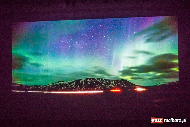 Zdjęcie w galerii na portalu naszraciborz.pl: Uczniowie raciborskich szkół wyruszyli w podróż po świecie. Rozpoczęła się XV edycja Festiwalu Podróżniczego Wiatraki wiadomości z regionu