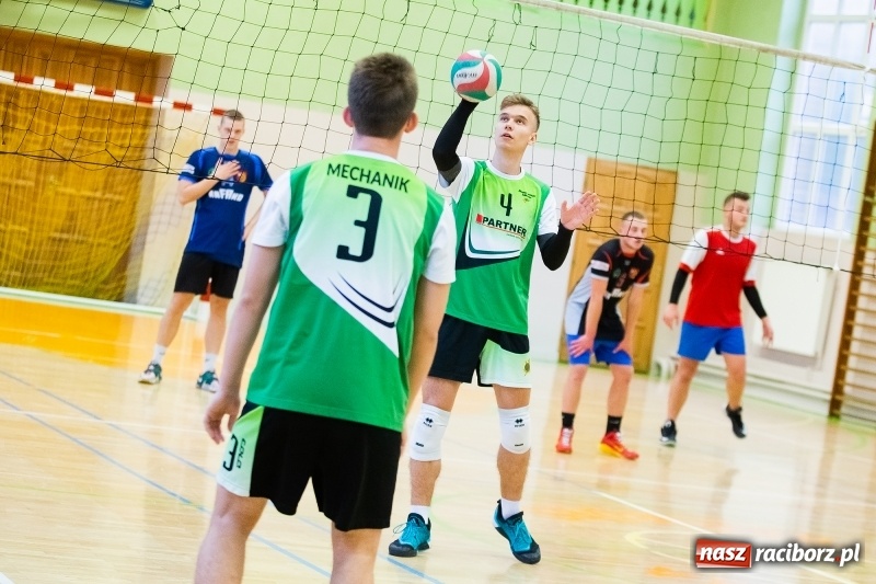 Zdjęcie w galerii na portalu naszraciborz.pl: Siatkarskie zmagania w CKZiU nr 1  wiadomości z regionu