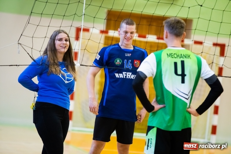 Zdjęcie w galerii na portalu naszraciborz.pl: Siatkarskie zmagania w CKZiU nr 1  wiadomości z regionu