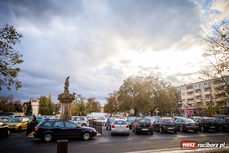 Zdjęcie w galerii na portalu naszraciborz.pl: O pralni, parkingu i kawiarence, czyli spotkanie Mirosława Lenka z mieszkańcami  wiadomości z regionu