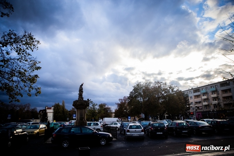 Zdjęcie w galerii na portalu naszraciborz.pl: O pralni, parkingu i kawiarence, czyli spotkanie Mirosława Lenka z mieszkańcami  wiadomości z regionu