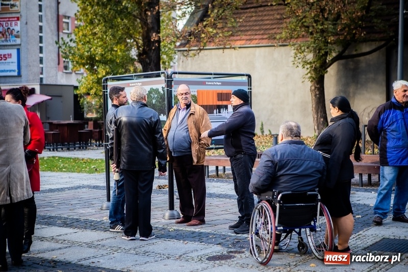Zdjęcie w galerii na portalu naszraciborz.pl: O pralni, parkingu i kawiarence, czyli spotkanie Mirosława Lenka z mieszkańcami  wiadomości z regionu