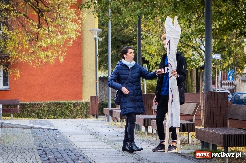 Zdjęcie w galerii na portalu naszraciborz.pl: O pralni, parkingu i kawiarence, czyli spotkanie Mirosława Lenka z mieszkańcami  wiadomości z regionu