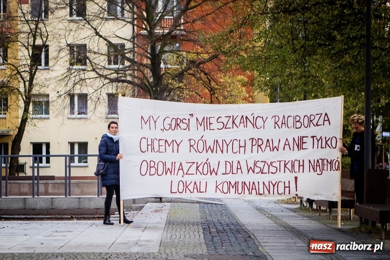 Zdjęcie w galerii na portalu naszraciborz.pl: O pralni, parkingu i kawiarence, czyli spotkanie Mirosława Lenka z mieszkańcami  wiadomości z regionu