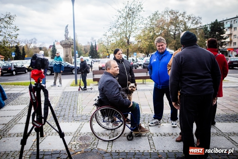 Zdjęcie w galerii na portalu naszraciborz.pl: O pralni, parkingu i kawiarence, czyli spotkanie Mirosława Lenka z mieszkańcami  wiadomości z regionu