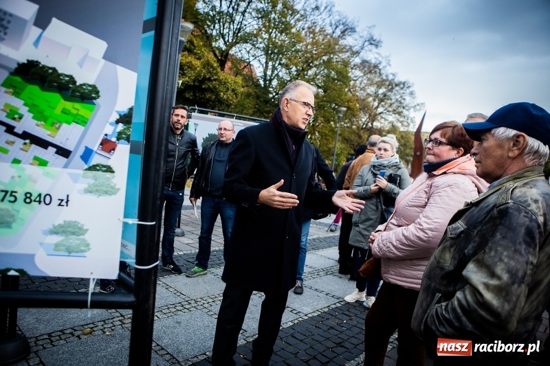 Zdjęcie w galerii na portalu naszraciborz.pl: O pralni, parkingu i kawiarence, czyli spotkanie Mirosława Lenka z mieszkańcami  wiadomości z regionu
