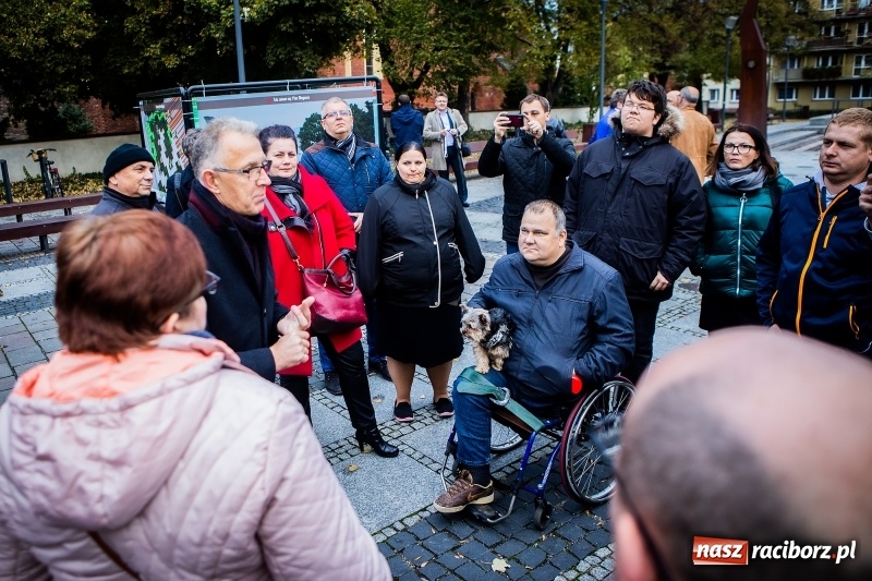 Zdjęcie w galerii na portalu naszraciborz.pl: O pralni, parkingu i kawiarence, czyli spotkanie Mirosława Lenka z mieszkańcami  wiadomości z regionu