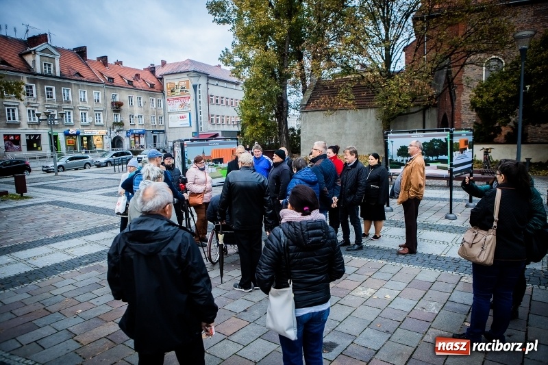 Zdjęcie w galerii na portalu naszraciborz.pl: O pralni, parkingu i kawiarence, czyli spotkanie Mirosława Lenka z mieszkańcami  wiadomości z regionu