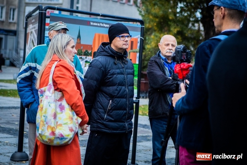 Zdjęcie w galerii na portalu naszraciborz.pl: O pralni, parkingu i kawiarence, czyli spotkanie Mirosława Lenka z mieszkańcami  wiadomości z regionu