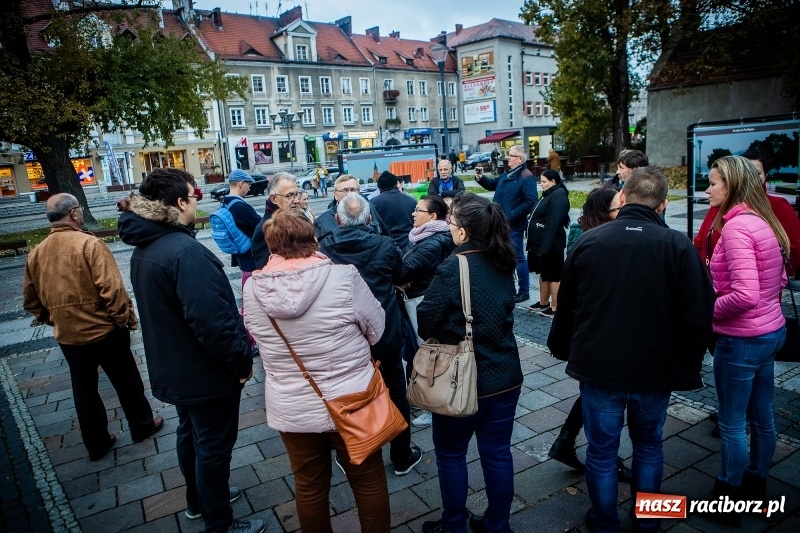 Zdjęcie w galerii na portalu naszraciborz.pl: O pralni, parkingu i kawiarence, czyli spotkanie Mirosława Lenka z mieszkańcami  wiadomości z regionu
