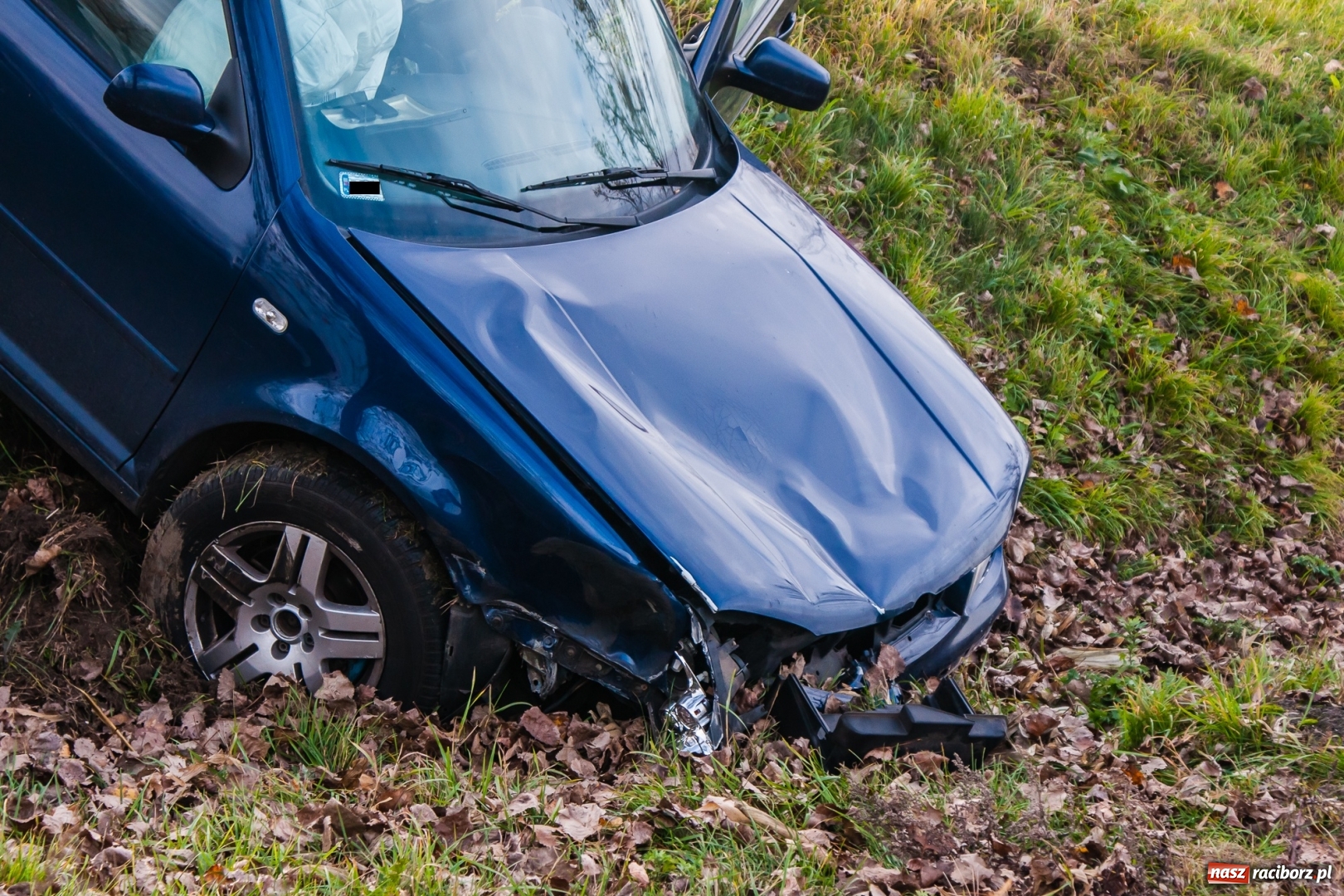 Zdjęcie w galerii na portalu naszraciborz.pl: O krok od tragedii. Brawura kierowcy golfa na trasie Racibórz-Pietrowice Wielkie wiadomości z regionu