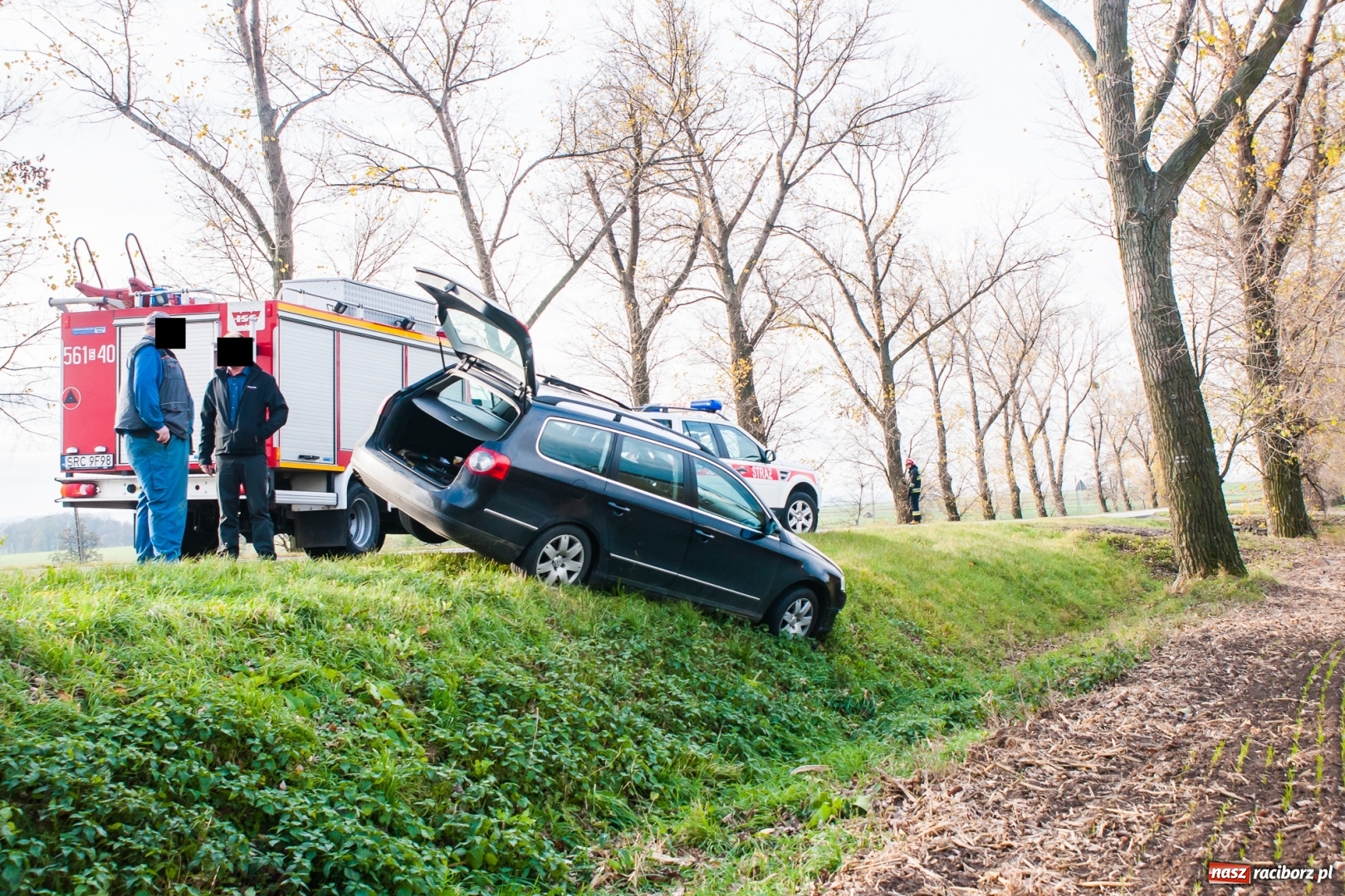 Zdjęcie w galerii na portalu naszraciborz.pl: O krok od tragedii. Brawura kierowcy golfa na trasie Racibórz-Pietrowice Wielkie wiadomości z regionu