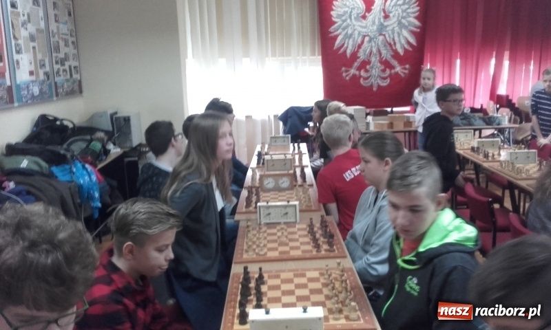Zdjęcie w galerii na portalu naszraciborz.pl: Uczniowie SP 1 wygrali finał rejonowy turnieju szachowego wiadomości z regionu