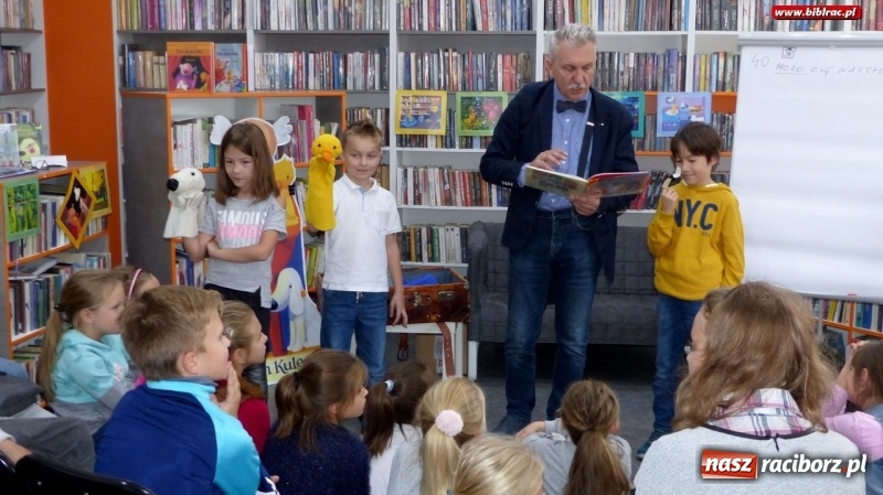 Zdjęcie w galerii na portalu naszraciborz.pl: Autor Pana Kuleczki i Wesołego Ryjka spotkał się z czytelnikami raciborskiej biblioteki wiadomości z regionu