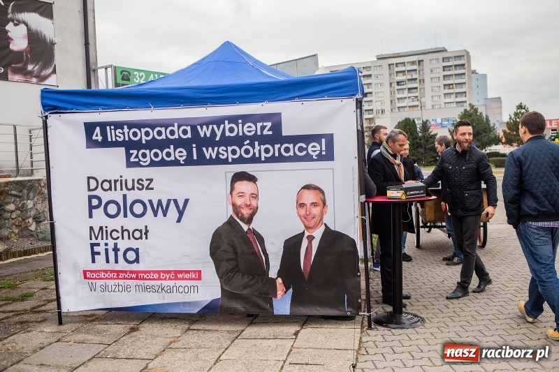 Zdjęcie w galerii na portalu naszraciborz.pl: Dariusz Polowy i Michał Fita wspólnie przekonują wyborców  wiadomości z regionu