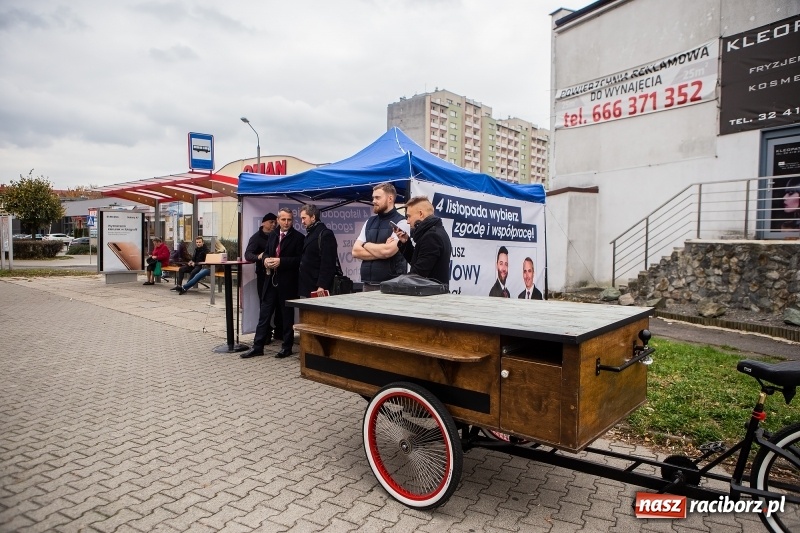 Zdjęcie w galerii na portalu naszraciborz.pl: Dariusz Polowy i Michał Fita wspólnie przekonują wyborców  wiadomości z regionu