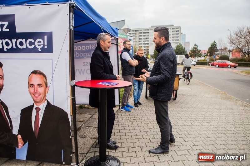 Zdjęcie w galerii na portalu naszraciborz.pl: Dariusz Polowy i Michał Fita wspólnie przekonują wyborców  wiadomości z regionu