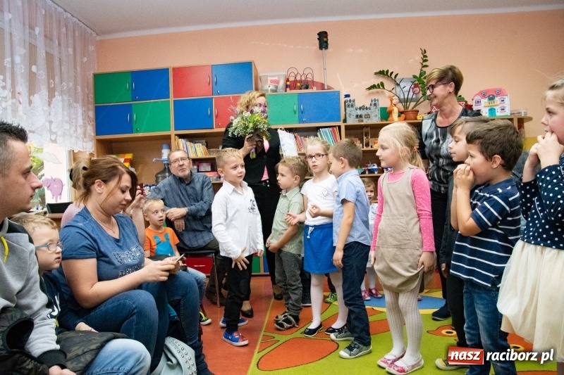Zdjęcie w galerii na portalu naszraciborz.pl: Ślubowania, pasowanie i przywitanie w Przedszkolu nr 23  wiadomości z regionu