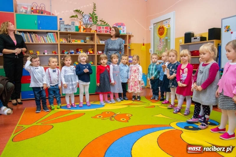 Zdjęcie w galerii na portalu naszraciborz.pl: Ślubowania, pasowanie i przywitanie w Przedszkolu nr 23  wiadomości z regionu