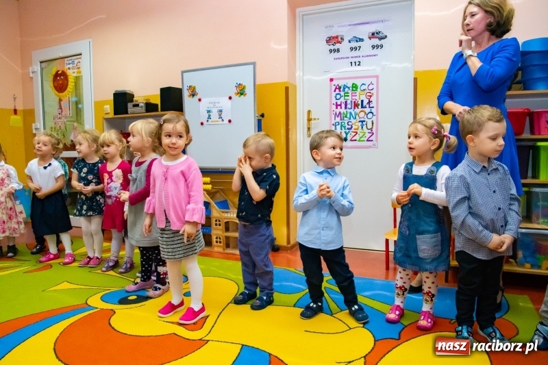 Zdjęcie w galerii na portalu naszraciborz.pl: Ślubowania, pasowanie i przywitanie w Przedszkolu nr 23  wiadomości z regionu