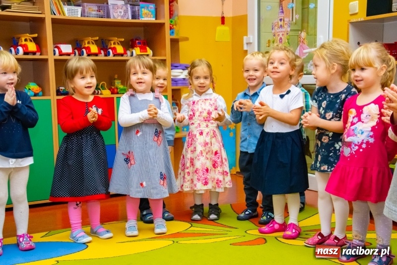 Zdjęcie w galerii na portalu naszraciborz.pl: Ślubowania, pasowanie i przywitanie w Przedszkolu nr 23  wiadomości z regionu