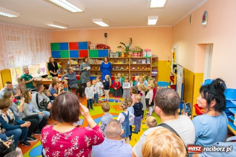 Zdjęcie w galerii na portalu naszraciborz.pl: Ślubowania, pasowanie i przywitanie w Przedszkolu nr 23  wiadomości z regionu