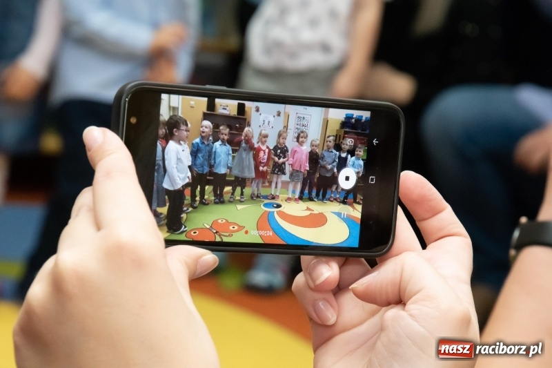 Zdjęcie w galerii na portalu naszraciborz.pl: Ślubowania, pasowanie i przywitanie w Przedszkolu nr 23  wiadomości z regionu