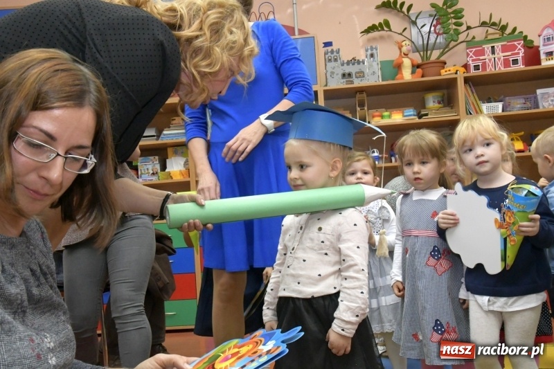 Zdjęcie w galerii na portalu naszraciborz.pl: Ślubowania, pasowanie i przywitanie w Przedszkolu nr 23  wiadomości z regionu