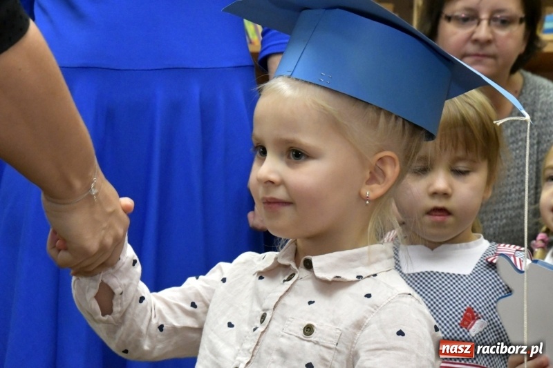 Zdjęcie w galerii na portalu naszraciborz.pl: Ślubowania, pasowanie i przywitanie w Przedszkolu nr 23  wiadomości z regionu