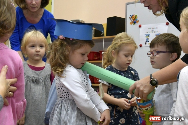 Zdjęcie w galerii na portalu naszraciborz.pl: Ślubowania, pasowanie i przywitanie w Przedszkolu nr 23  wiadomości z regionu