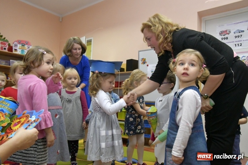 Zdjęcie w galerii na portalu naszraciborz.pl: Ślubowania, pasowanie i przywitanie w Przedszkolu nr 23  wiadomości z regionu