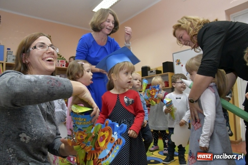 Zdjęcie w galerii na portalu naszraciborz.pl: Ślubowania, pasowanie i przywitanie w Przedszkolu nr 23  wiadomości z regionu