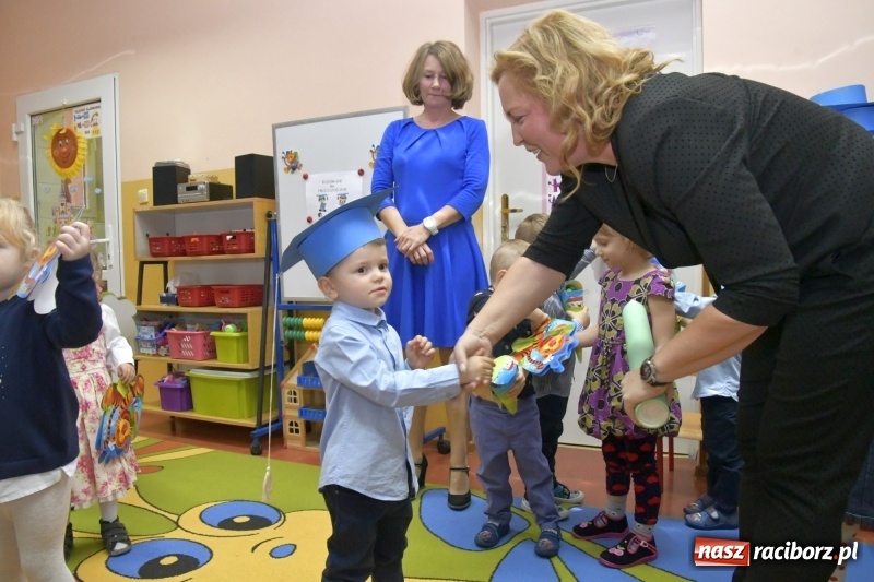Zdjęcie w galerii na portalu naszraciborz.pl: Ślubowania, pasowanie i przywitanie w Przedszkolu nr 23  wiadomości z regionu