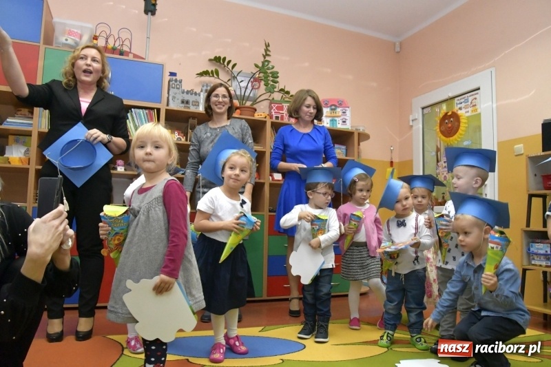 Zdjęcie w galerii na portalu naszraciborz.pl: Ślubowania, pasowanie i przywitanie w Przedszkolu nr 23  wiadomości z regionu