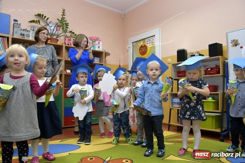 Zdjęcie w galerii na portalu naszraciborz.pl: Ślubowania, pasowanie i przywitanie w Przedszkolu nr 23  wiadomości z regionu