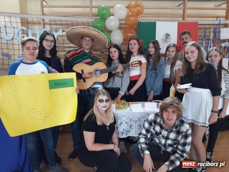 Zdjęcie w galerii na portalu naszraciborz.pl: Día de la hispanidad – dzień języka hiszpańskiego i kultury krajów hiszpańskojęzycznych w II LO wiadomości z regionu