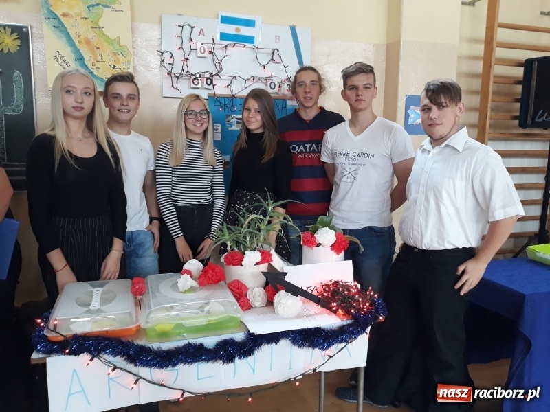 Zdjęcie w galerii na portalu naszraciborz.pl: Día de la hispanidad – dzień języka hiszpańskiego i kultury krajów hiszpańskojęzycznych w II LO wiadomości z regionu