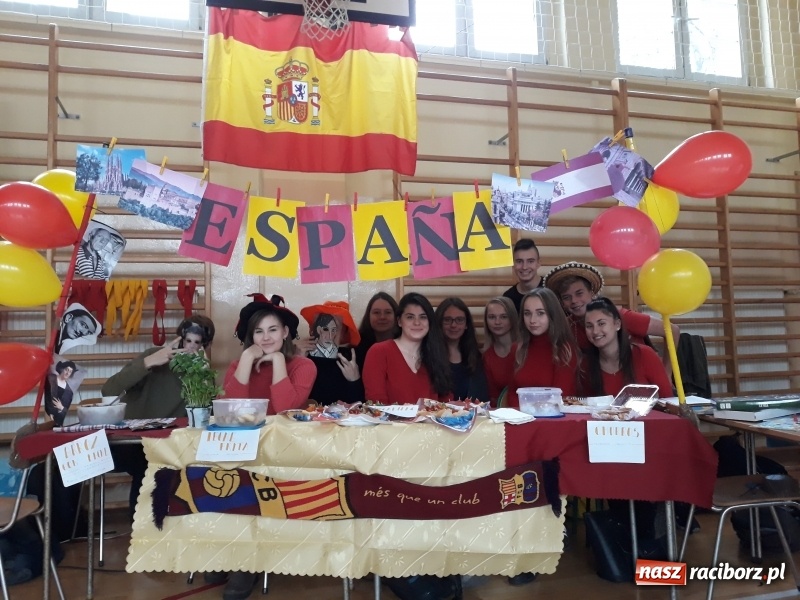 Zdjęcie w galerii na portalu naszraciborz.pl: Día de la hispanidad – dzień języka hiszpańskiego i kultury krajów hiszpańskojęzycznych w II LO wiadomości z regionu