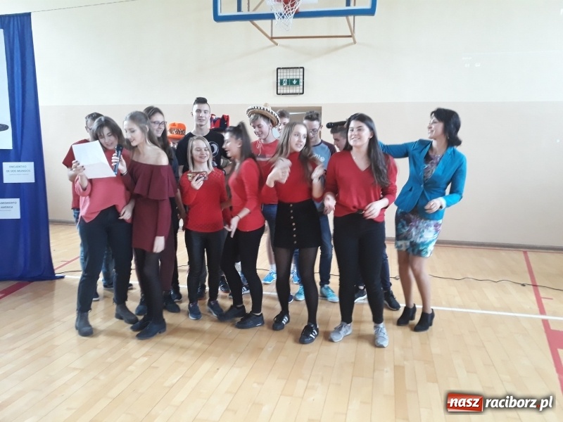 Zdjęcie w galerii na portalu naszraciborz.pl: Día de la hispanidad – dzień języka hiszpańskiego i kultury krajów hiszpańskojęzycznych w II LO wiadomości z regionu