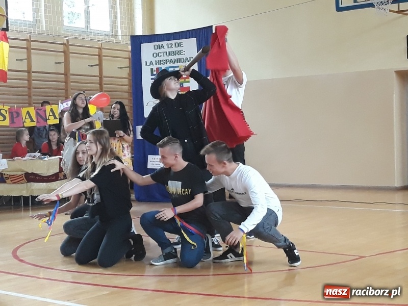 Zdjęcie w galerii na portalu naszraciborz.pl: Día de la hispanidad – dzień języka hiszpańskiego i kultury krajów hiszpańskojęzycznych w II LO wiadomości z regionu