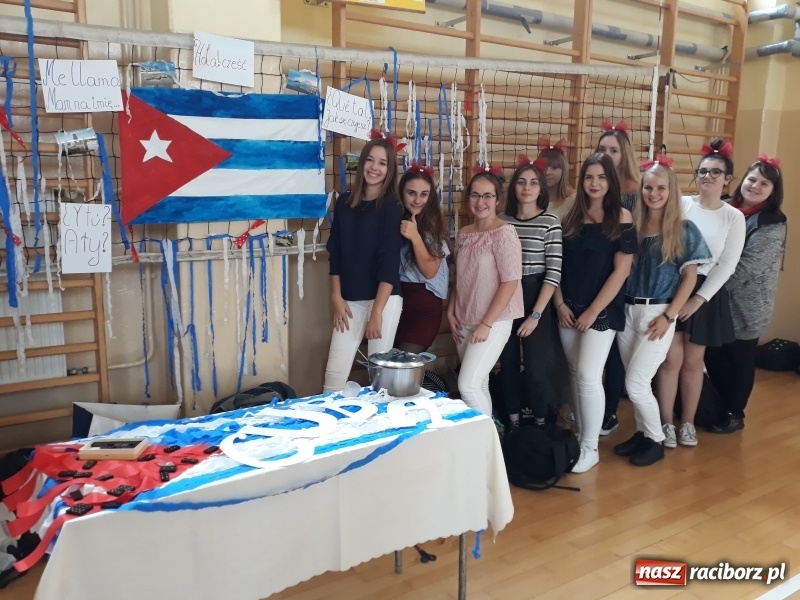 Zdjęcie w galerii na portalu naszraciborz.pl: Día de la hispanidad – dzień języka hiszpańskiego i kultury krajów hiszpańskojęzycznych w II LO wiadomości z regionu