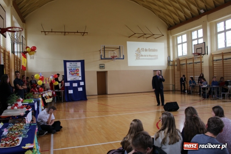 Zdjęcie w galerii na portalu naszraciborz.pl: Día de la hispanidad – dzień języka hiszpańskiego i kultury krajów hiszpańskojęzycznych w II LO wiadomości z regionu