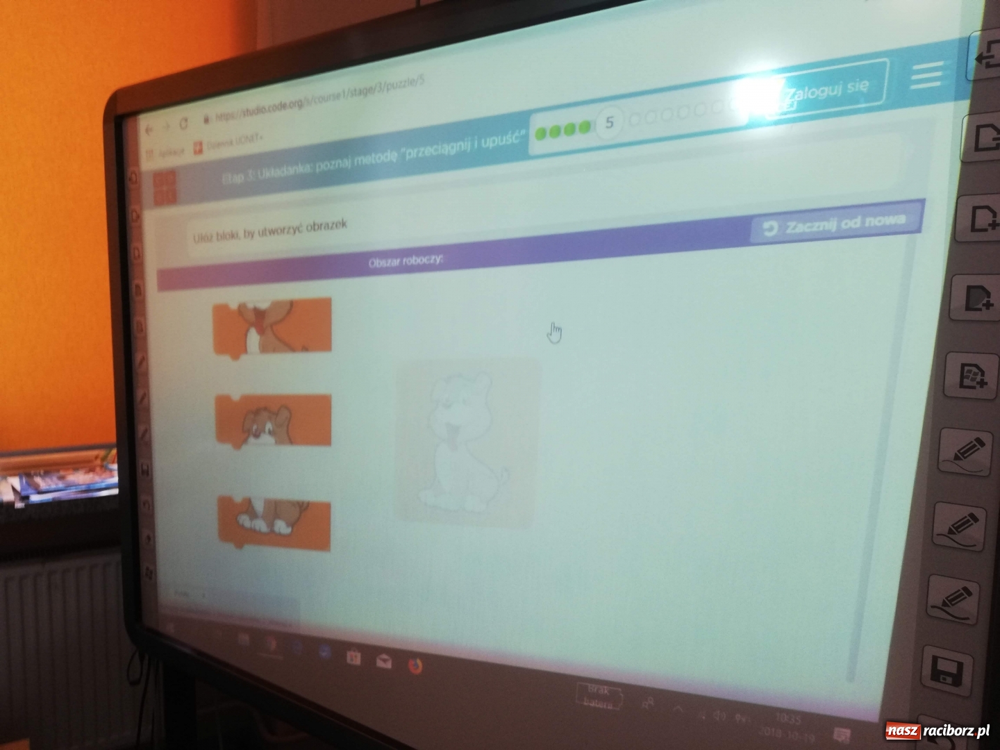 Zdjęcie w galerii na portalu naszraciborz.pl:  Kodowanie na dywanie w SP 4  wiadomości z regionu