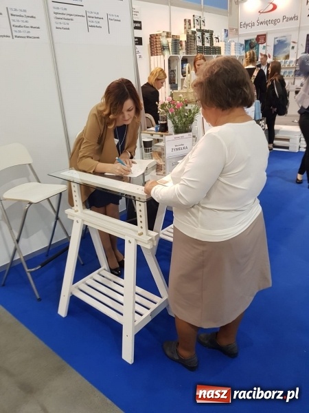 Zdjęcie w galerii na portalu naszraciborz.pl: Debiut Weroniki Żymełki na Międzynarodowych Targach Książki w Krakowie  wiadomości z regionu