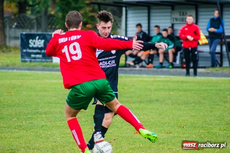 Zdjęcie w galerii na portalu naszraciborz.pl: Dwa szybkie trafienia ustawiły spotkanie. Juniorzy Tworkowa pokonali Turzę Śląską wiadomości z regionu