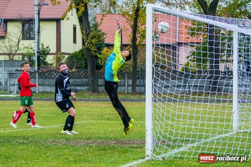 Zdjęcie w galerii na portalu naszraciborz.pl: Dwa szybkie trafienia ustawiły spotkanie. Juniorzy Tworkowa pokonali Turzę Śląską wiadomości z regionu