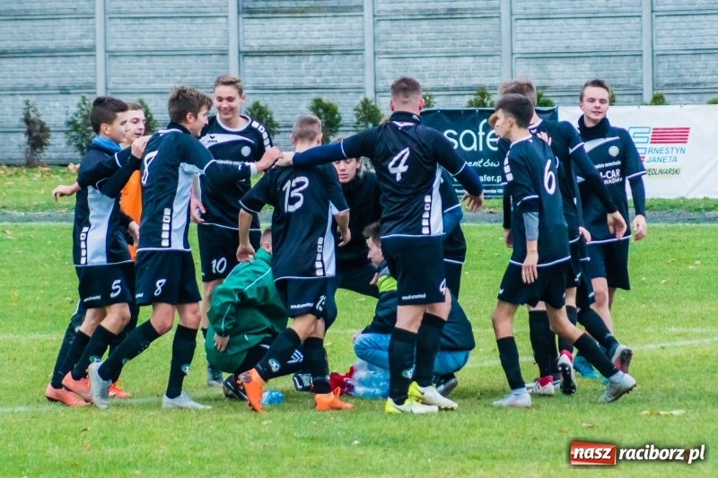 Zdjęcie w galerii na portalu naszraciborz.pl: Dwa szybkie trafienia ustawiły spotkanie. Juniorzy Tworkowa pokonali Turzę Śląską wiadomości z regionu